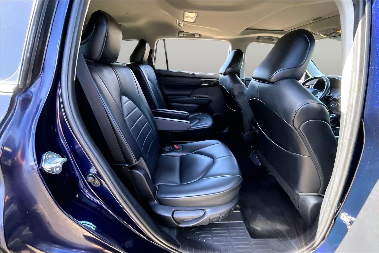 Certified 2021 Toyota Highlander XLE FWD image 19