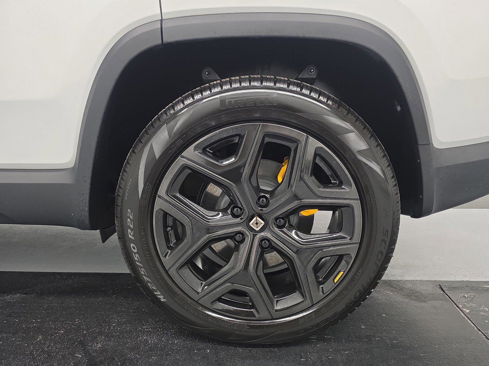 Used 2024 Rivian R1S Adventure image 10