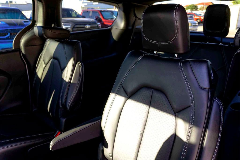 New 2026 Chrysler Pacifica Select w/ S Appearance Package image 19