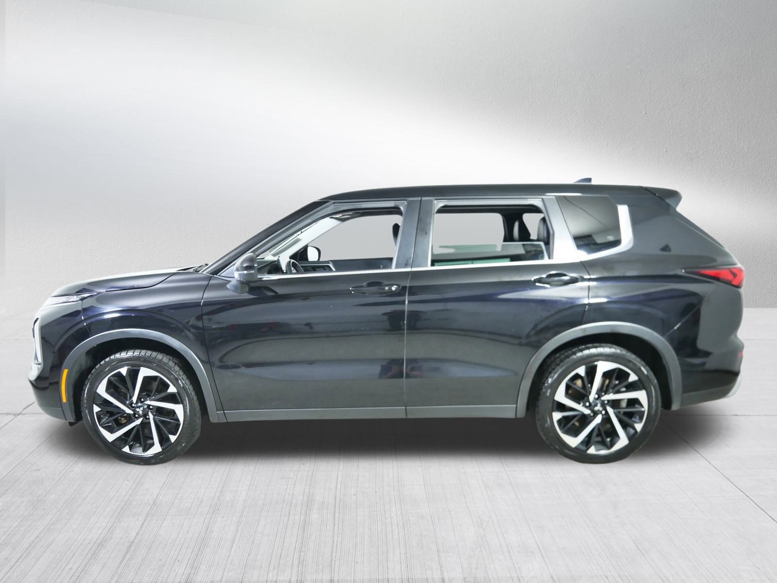 Used 2022 Mitsubishi Outlander SE image 4