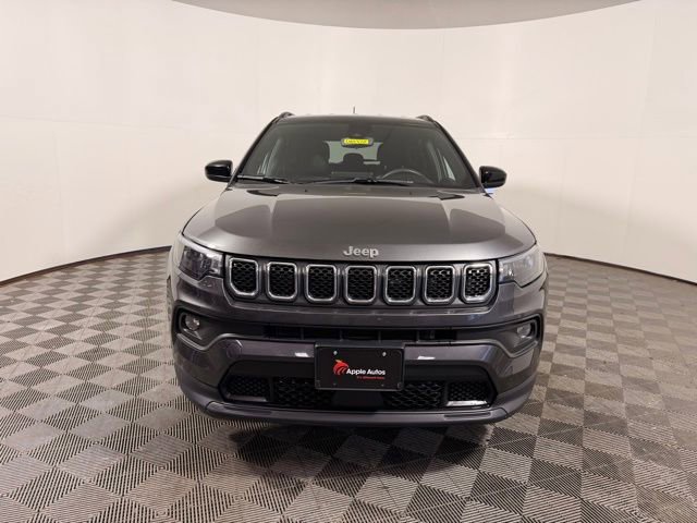 Used 2023 Jeep Compass Latitude image 3