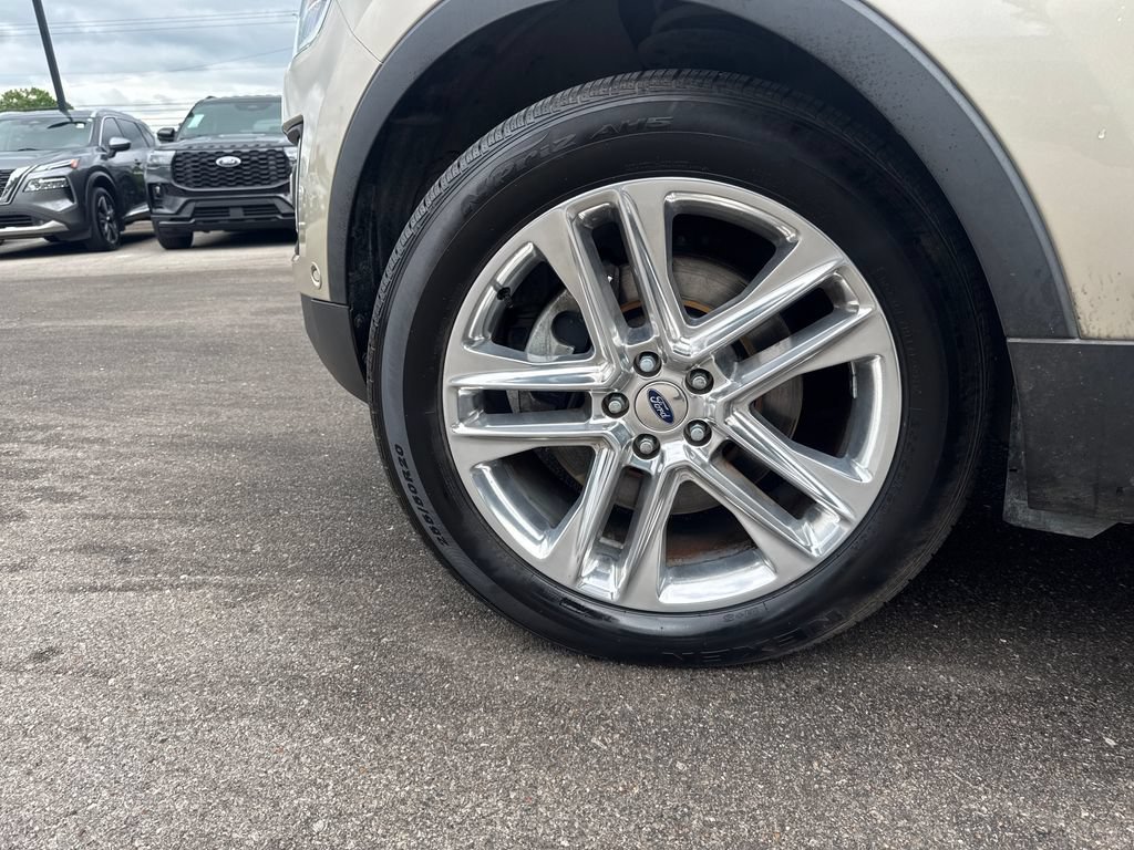 Used 2017 Ford Explorer Limited w/ Equipment Group 301A FWD image 27