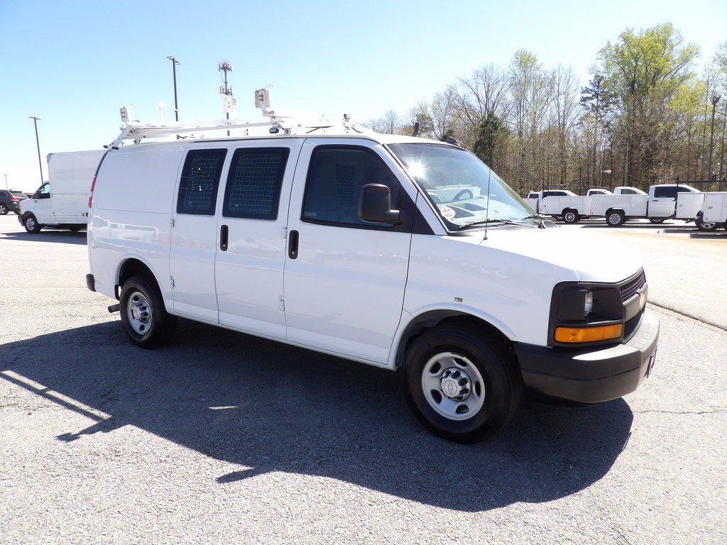 Used 2017 Chevrolet Express 2500 image 10