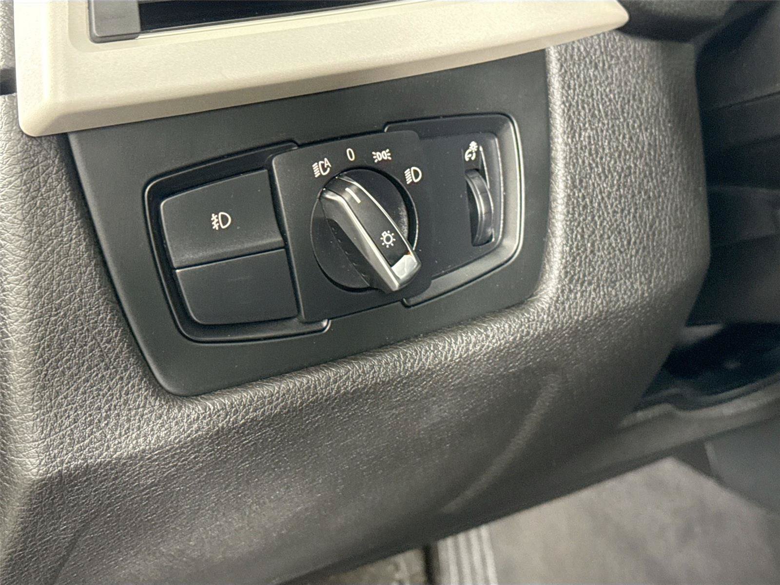Used 2015 BMW 320i xDrive Sedan AWD/4WD image 15