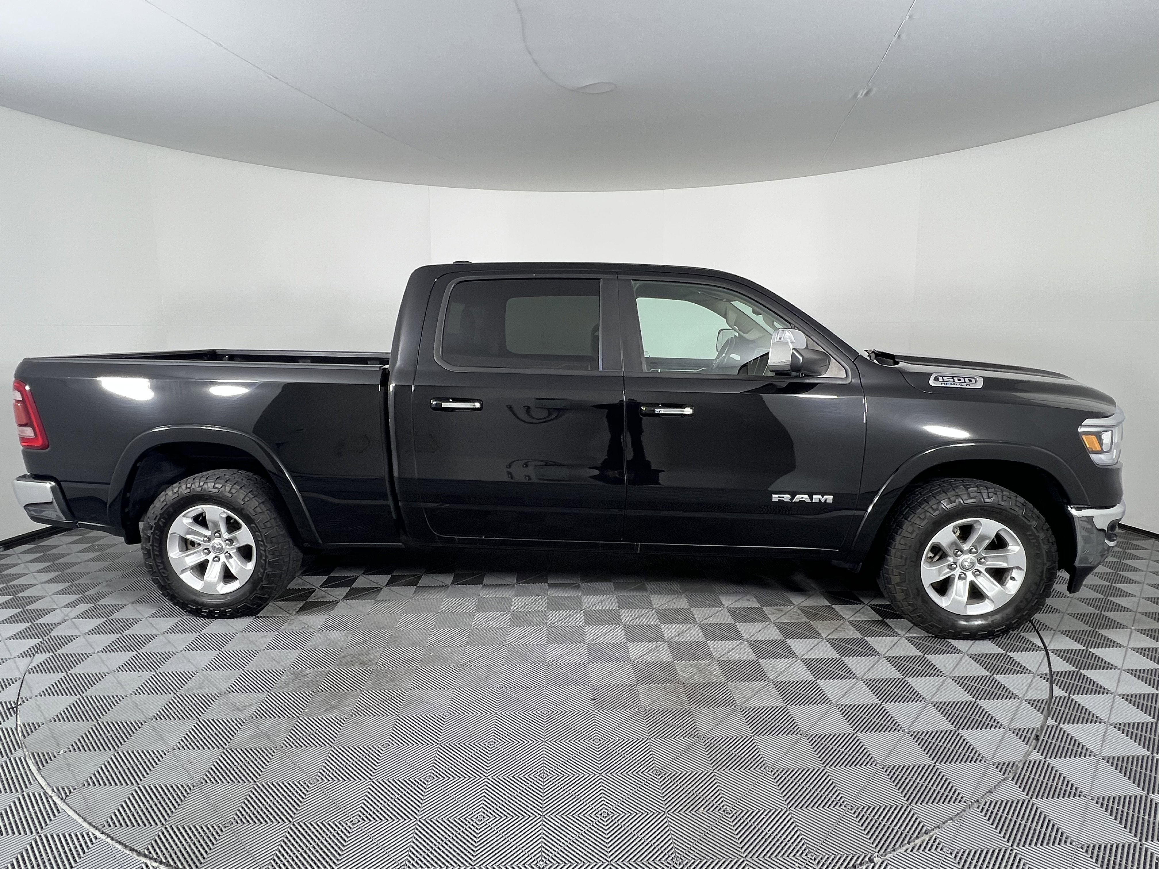 Used 2020 RAM 1500 Laramie AWD/4WD image 13