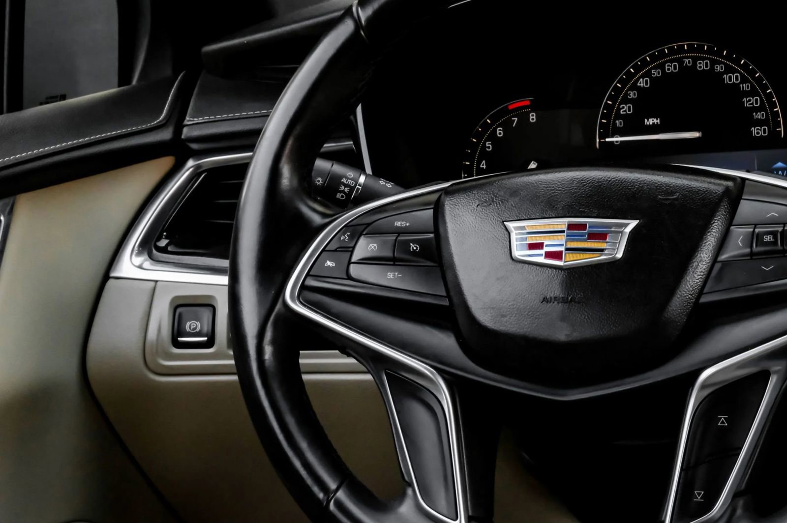 Used 2018 Cadillac XT5 FWD image 21