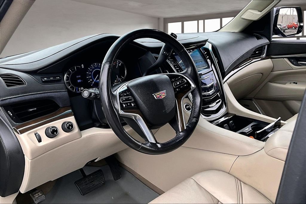 Used 2019 Cadillac Escalade Luxury image 14