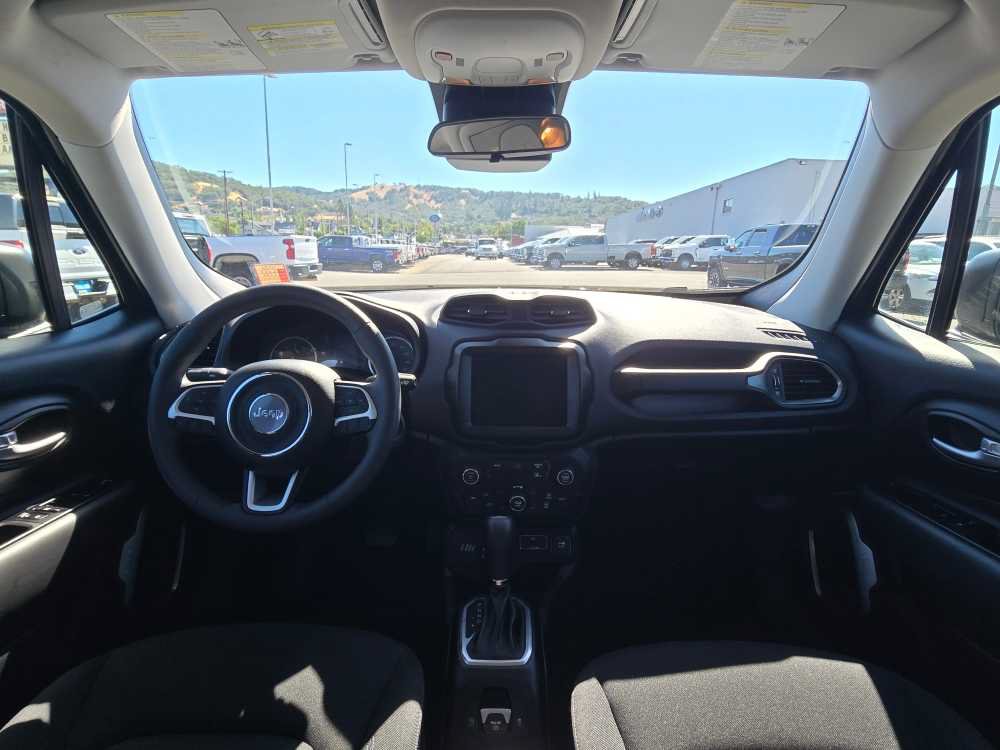 Used 2023 Jeep Renegade Latitude AWD/4WD image 15