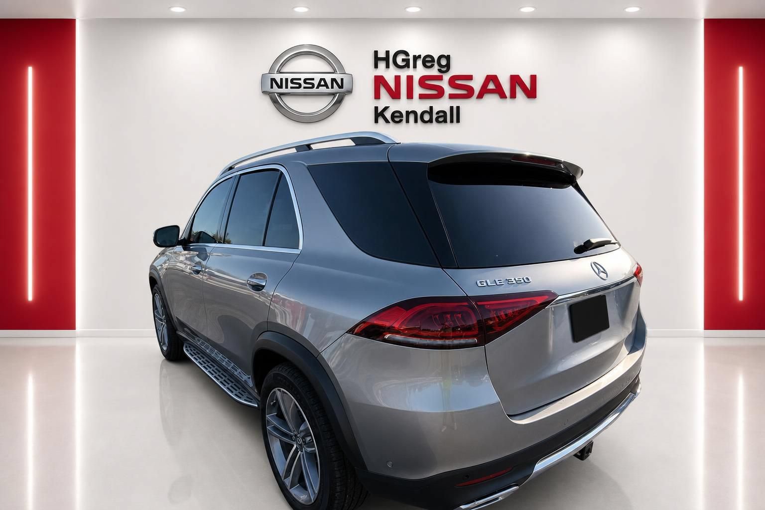 Used 2021 Mercedes-Benz GLE 350 w/ Premium Package image 2