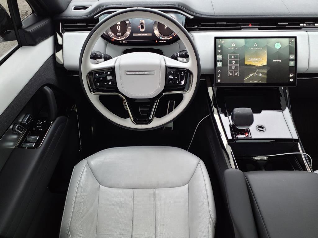 Used 2024 Land Rover Range Rover Sport Dynamic SE image 3