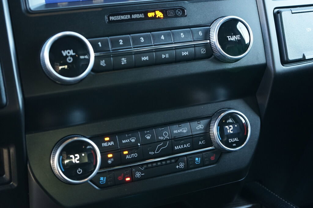 Used 2021 Ford Expedition Limited image 22