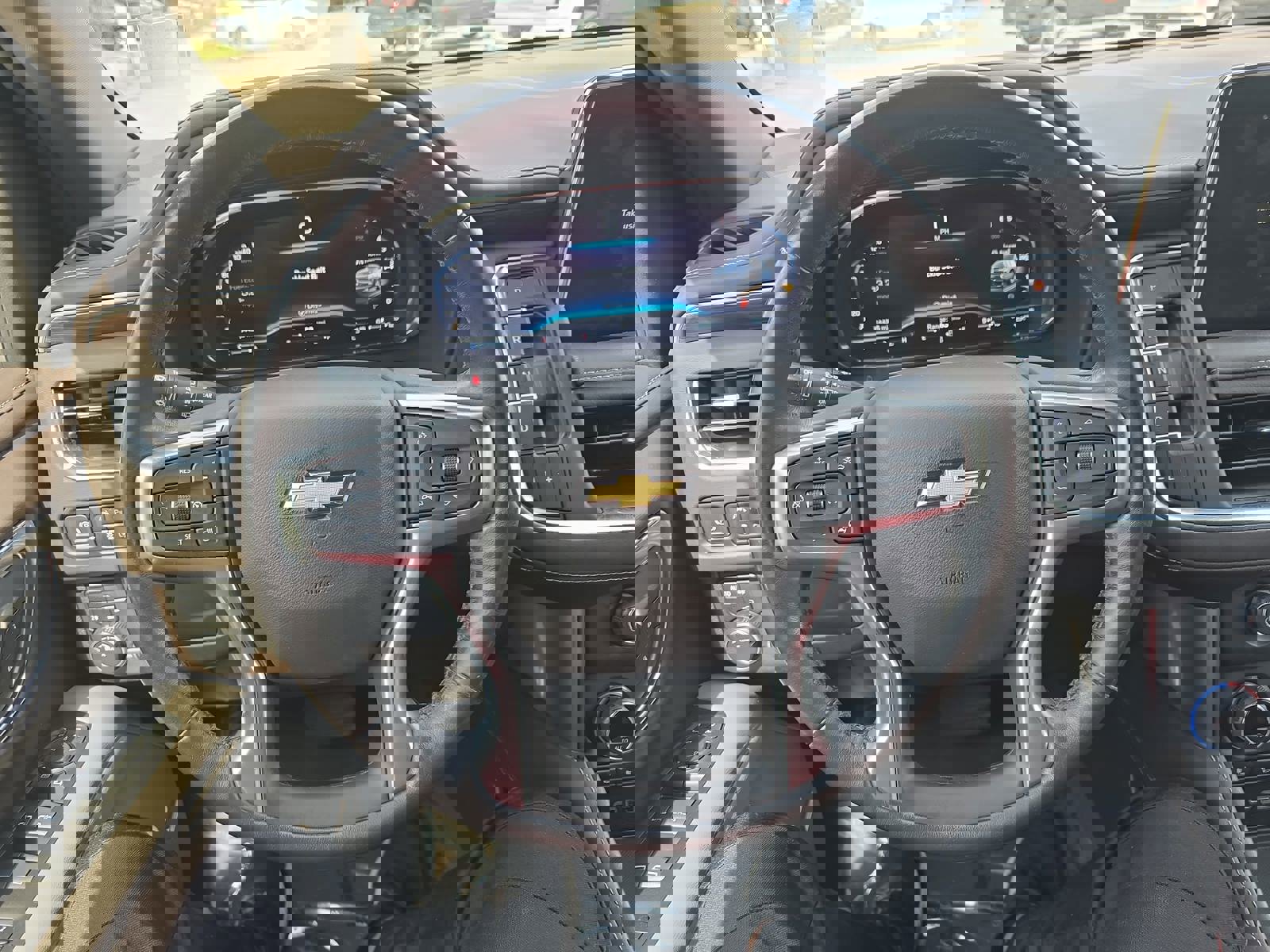 Used 2022 Chevrolet Suburban LT w/ Luxury Package image 16