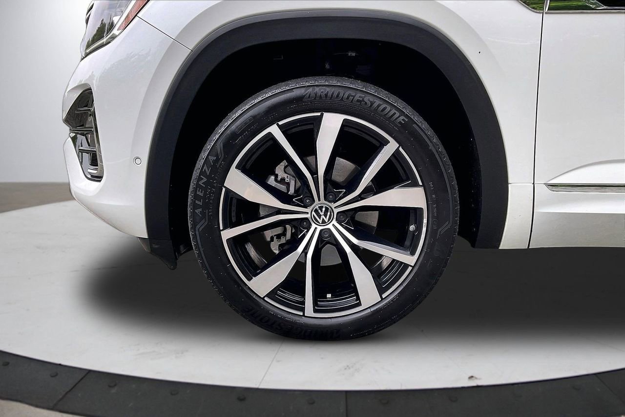 Used 2024 Volkswagen Atlas SEL Premium R-Line AWD/4WD image 36