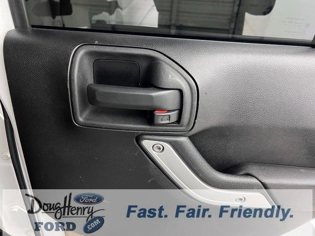 Used 2014 Jeep Wrangler Unlimited Sahara w/ Dual Top Group image 33