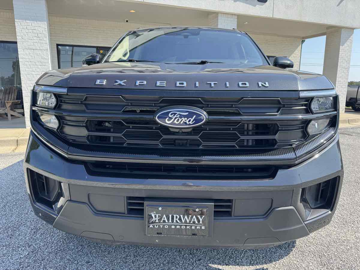 Used 2025 Ford Expedition Active AWD/4WD image 4