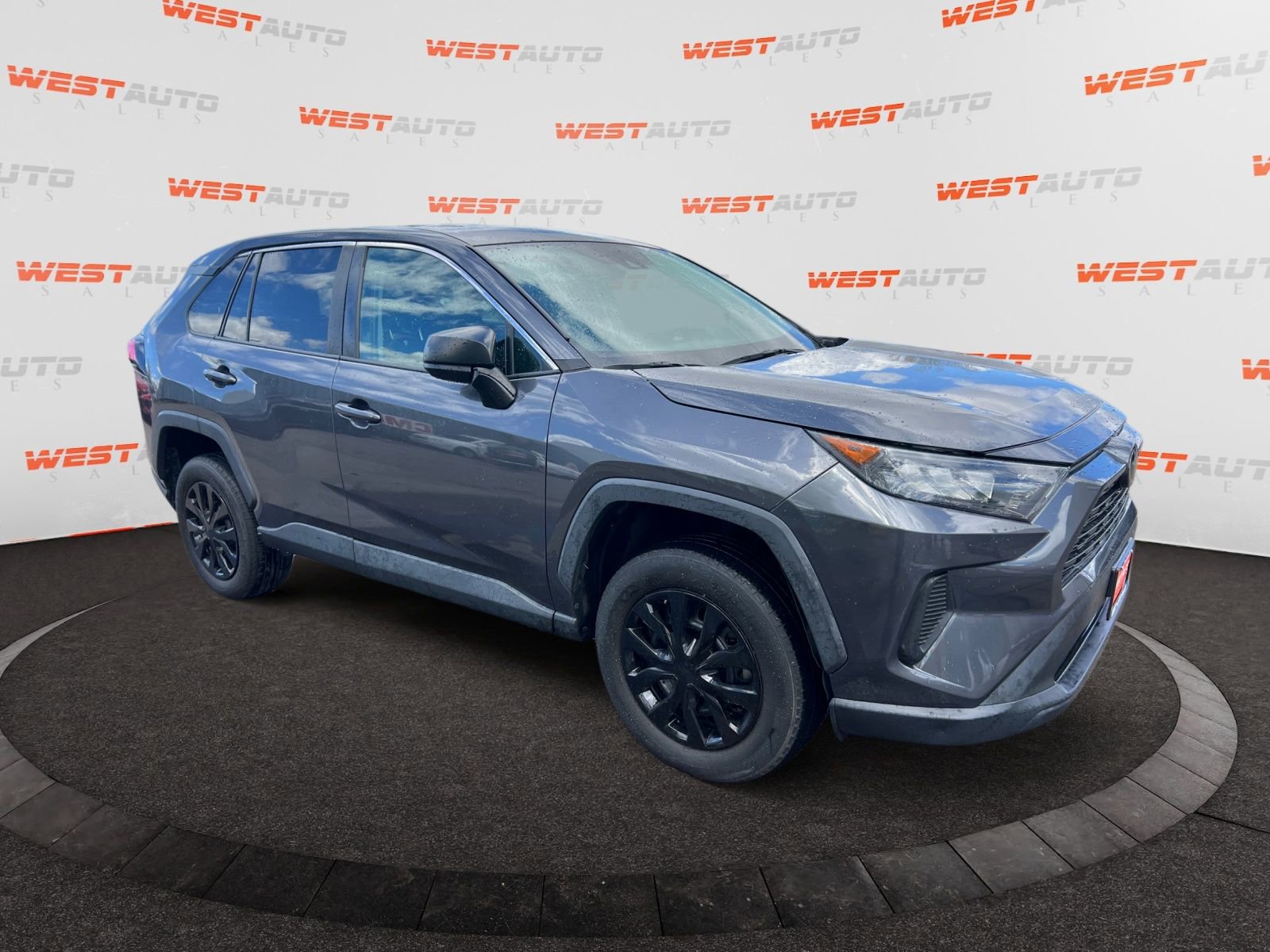 Used 2022 Toyota RAV4 LE AWD/4WD image 7