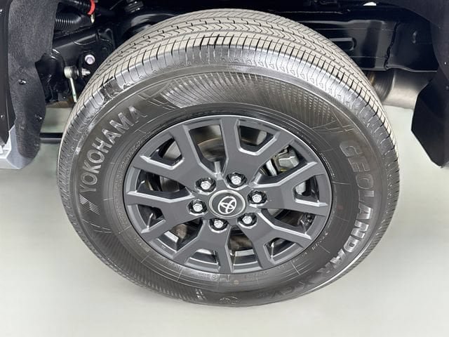 Certified 2026 Toyota 4Runner SR5 AWD/4WD image 32