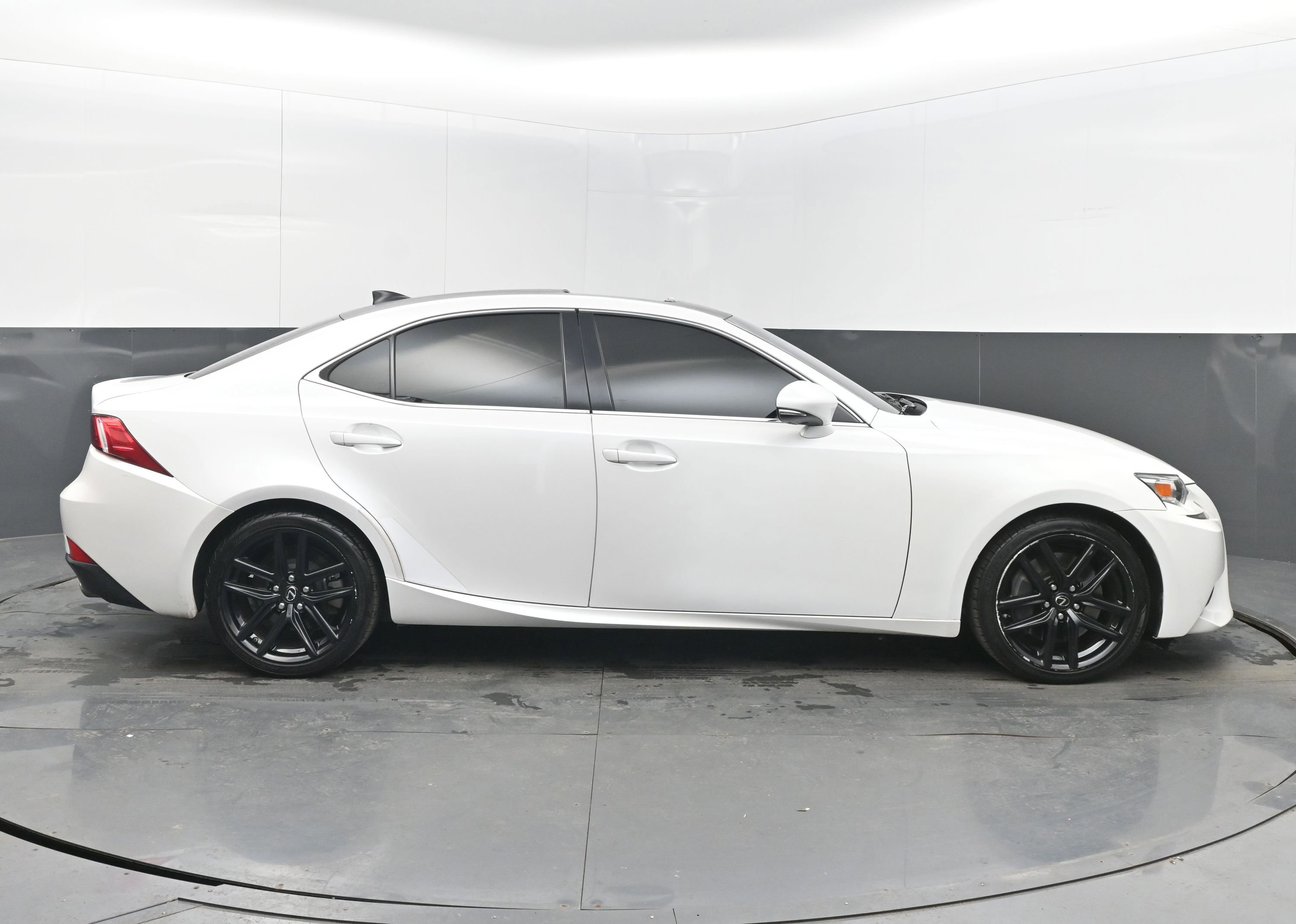 Used 2016 Lexus IS 200t image 10
