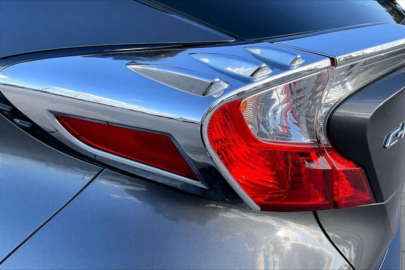 Used 2018 Toyota C-HR XLE FWD image 25