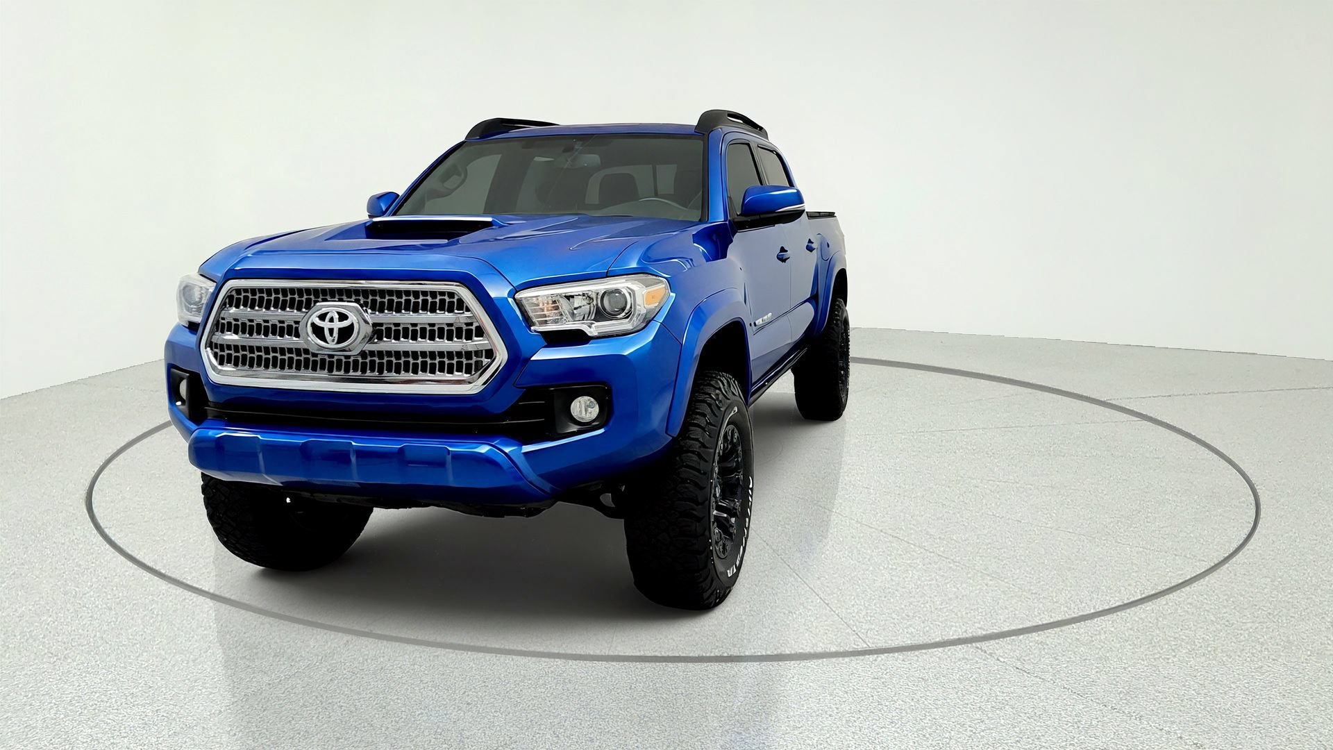 Used 2017 Toyota Tacoma TRD Sport AWD/4WD image 8