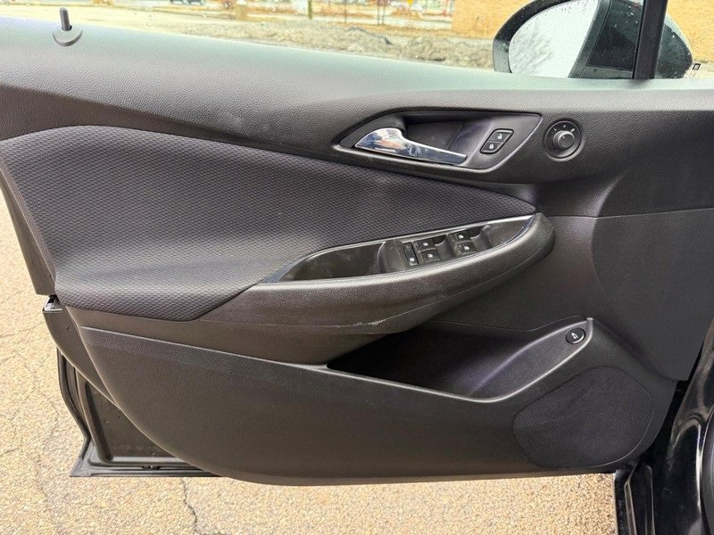 Used 2017 Chevrolet Cruze LT image 19