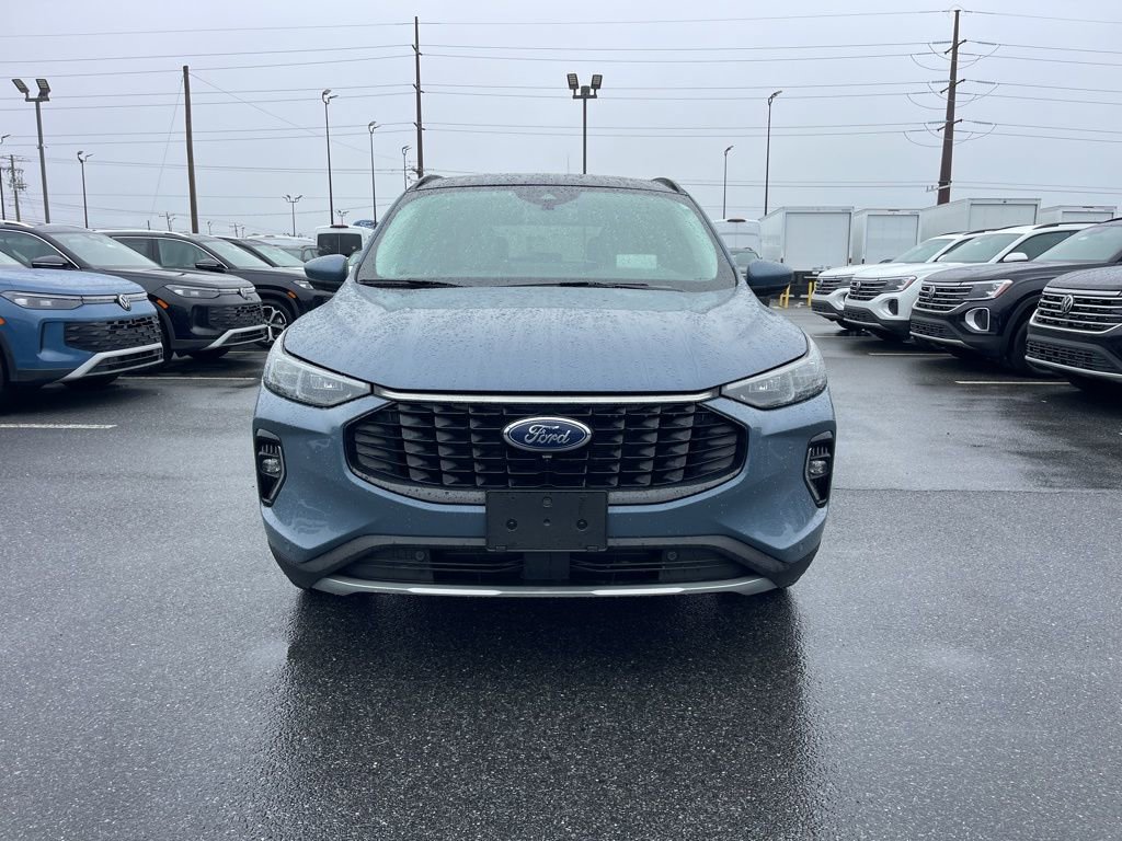 Used 2023 Ford Escape Platinum w/ Premium Technology Package AWD/4WD image 3