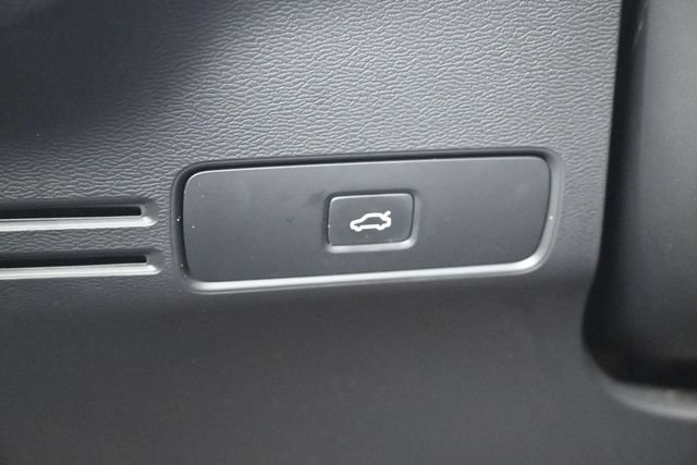 Used 2023 Volvo XC40 B4 Ultimate FWD image 24