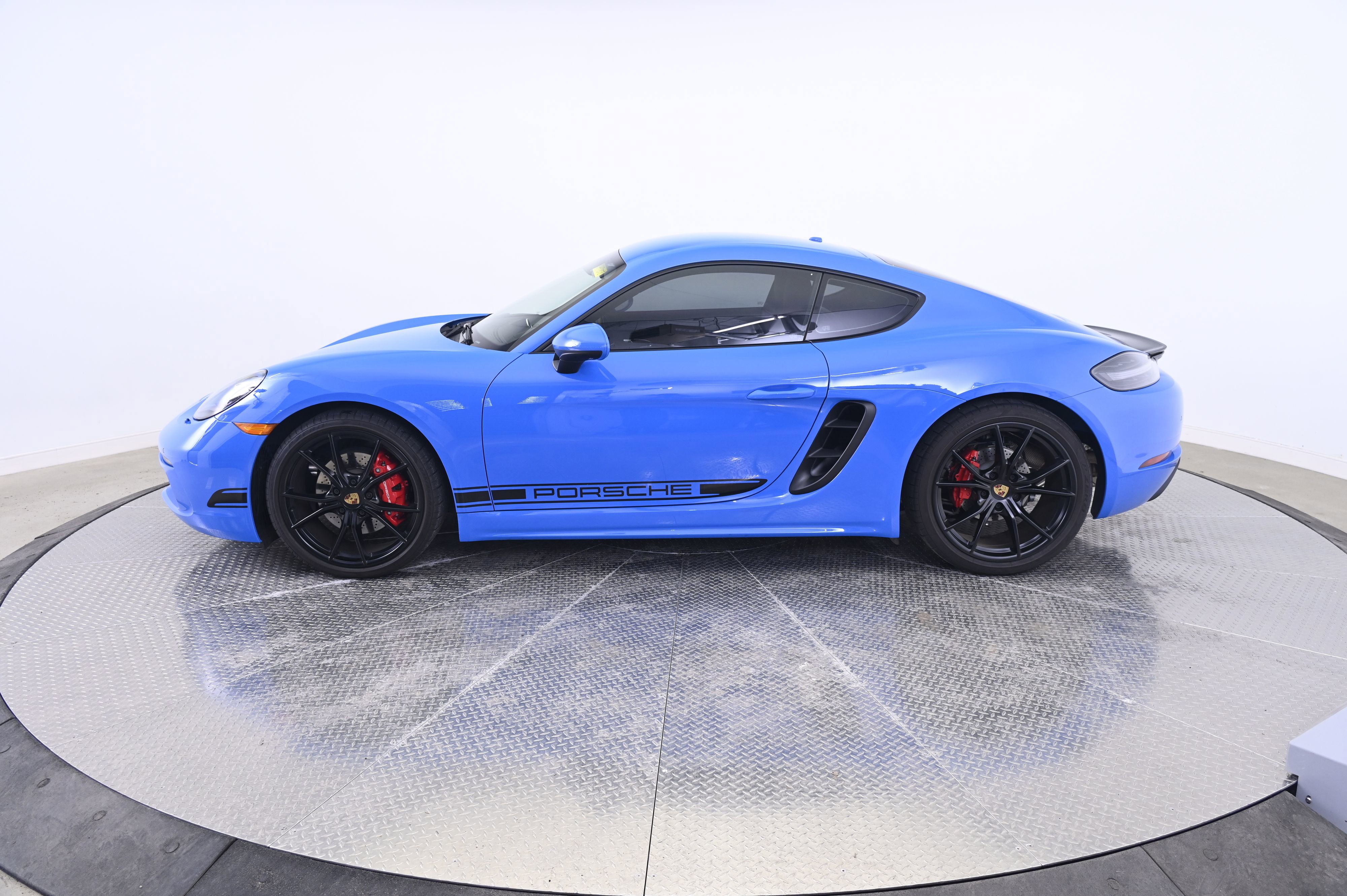 Certified 2025 Porsche 718 Cayman S image 2