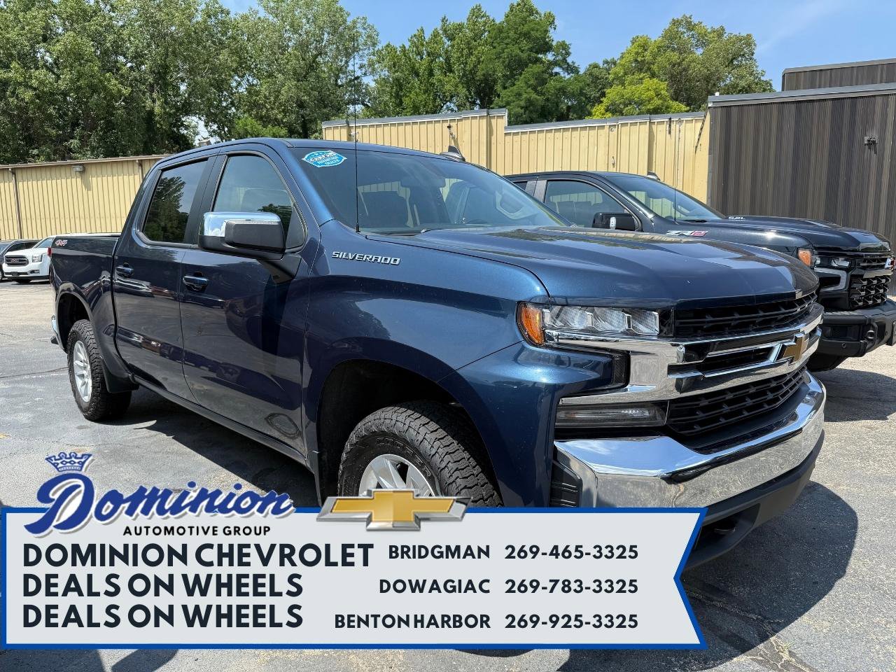 Used 2022 Chevrolet Silverado 1500 LT AWD/4WD image 1