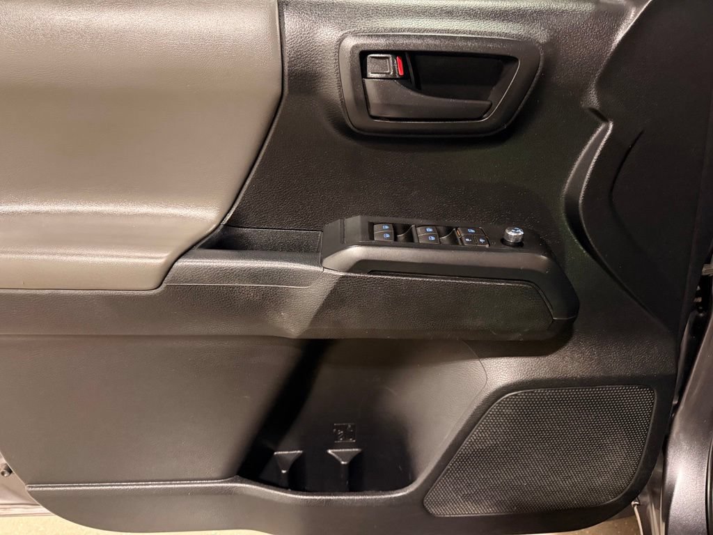 Used 2017 Toyota Tacoma SR w/ SR Convenience Package RWD image 12