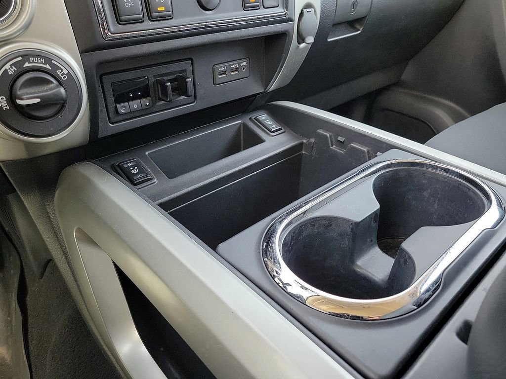 Used 2019 Nissan Titan SV w/ SV Convenience Package image 25