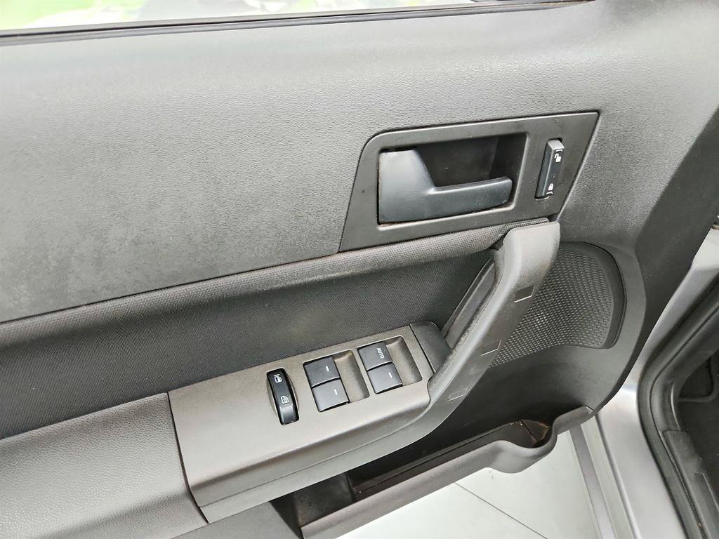 Used 2011 Ford Focus SE w/ 201A Rapid Spec Order Code FWD image 19
