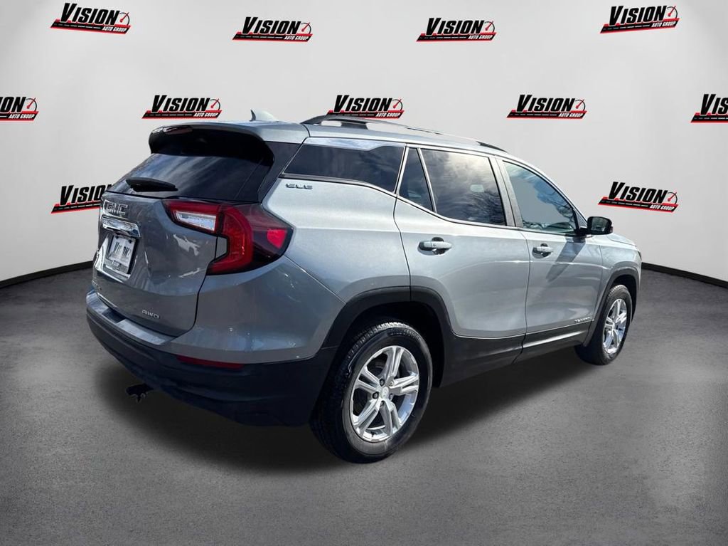 Used 2023 GMC Terrain SLE w/ Driver Convenience Package image 5