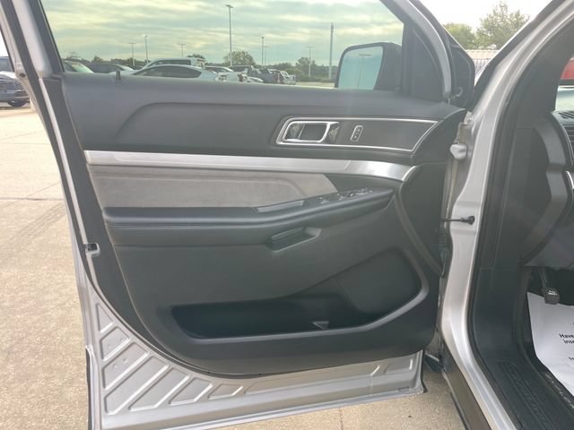 Used 2017 Ford Explorer XLT w/ Equipment Group 202A FWD image 20