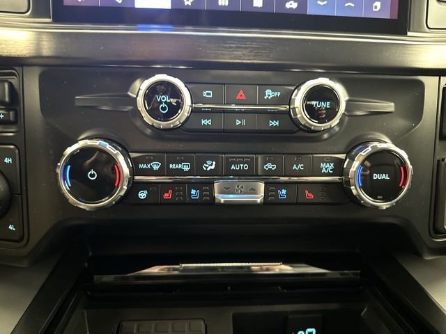 New 2026 Ford F350 Lariat w/ Black Appearance Package image 18