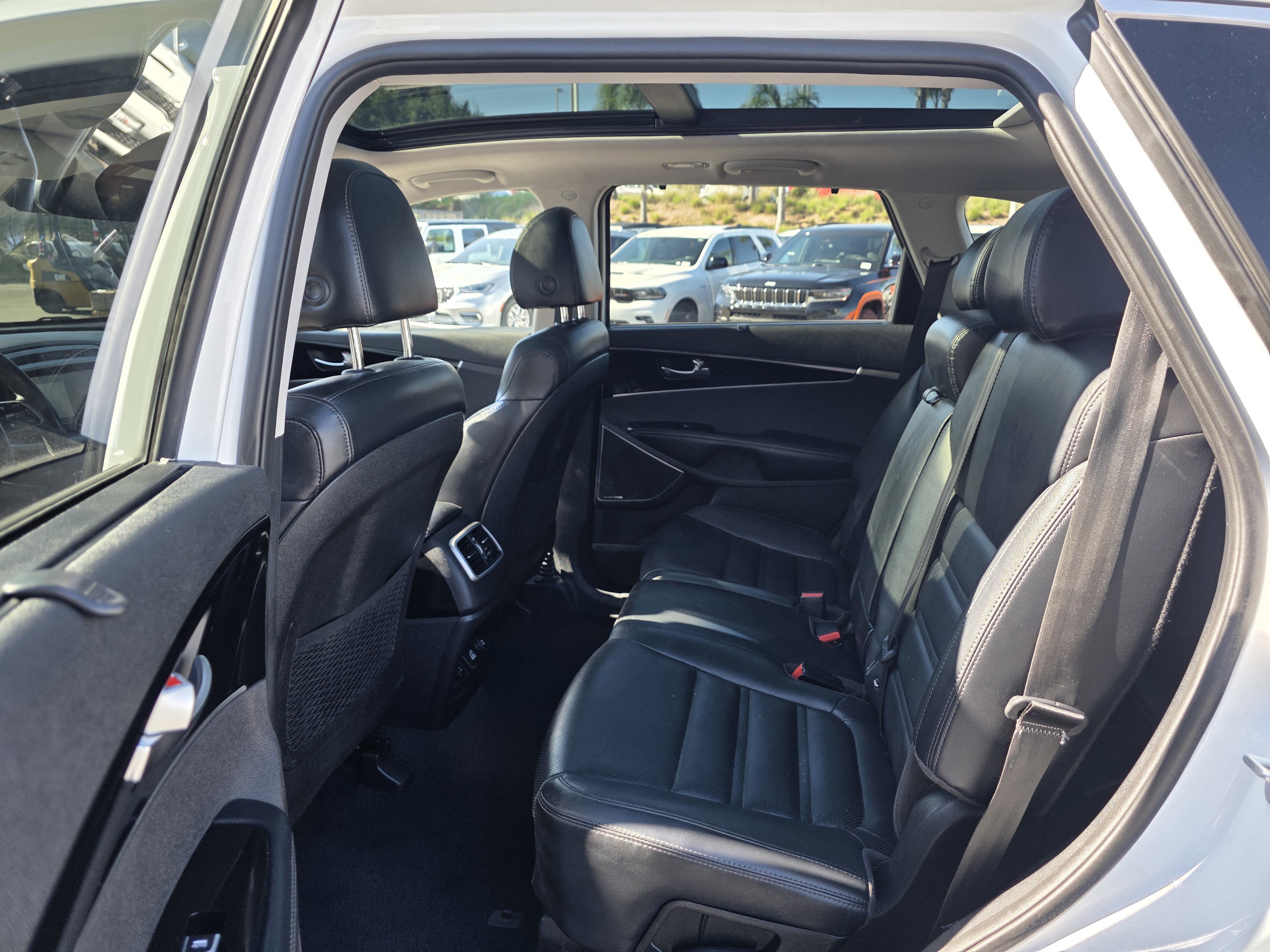 Used 2019 Kia Sorento SX image 18