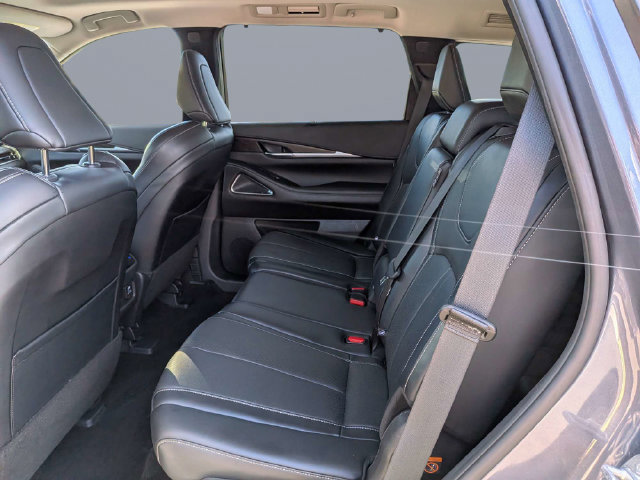 Used 2023 INFINITI QX60 Sensory w/ Vision Package AWD/4WD image 16