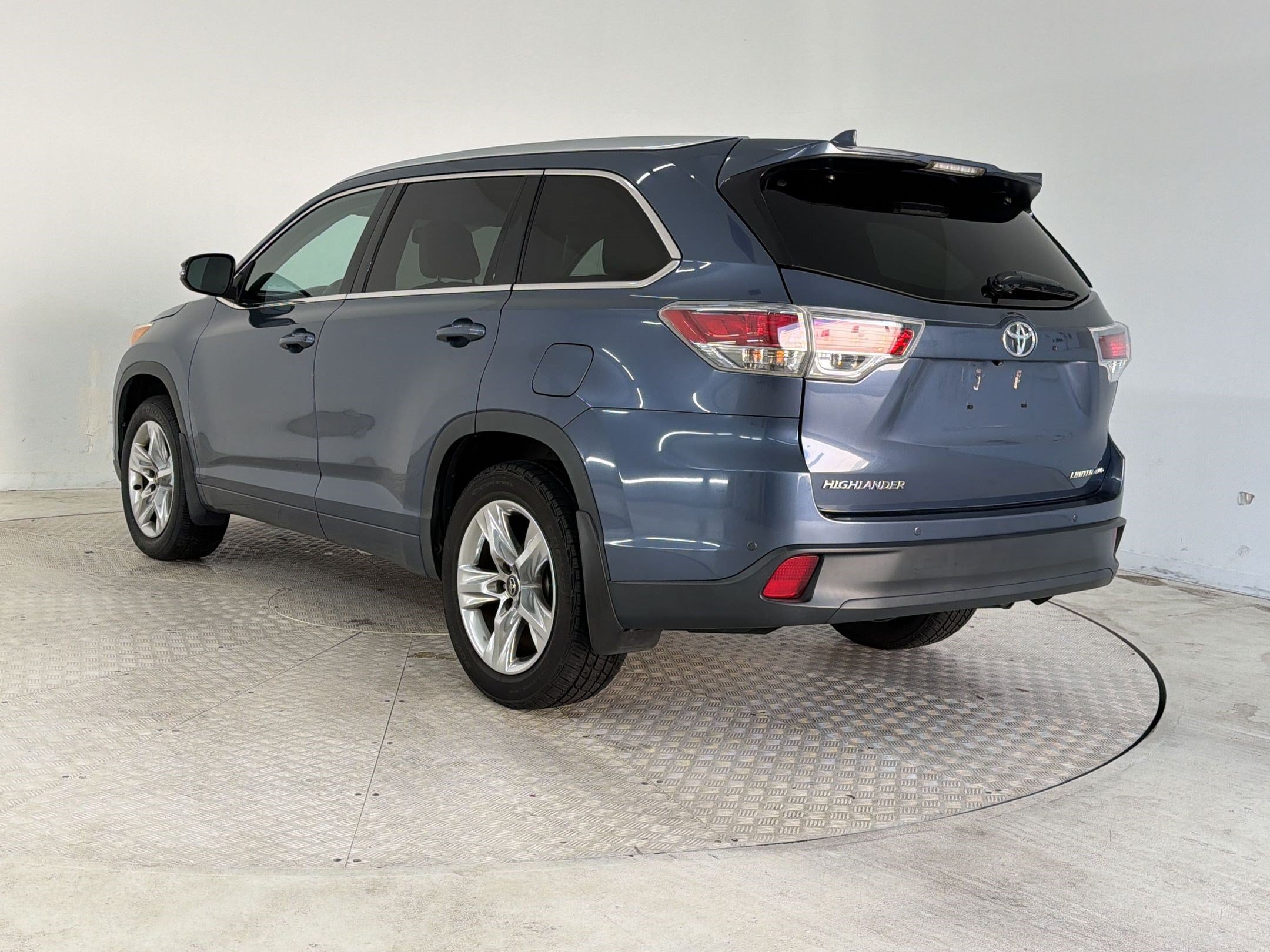 Used 2016 Toyota Highlander Limited AWD/4WD image 3