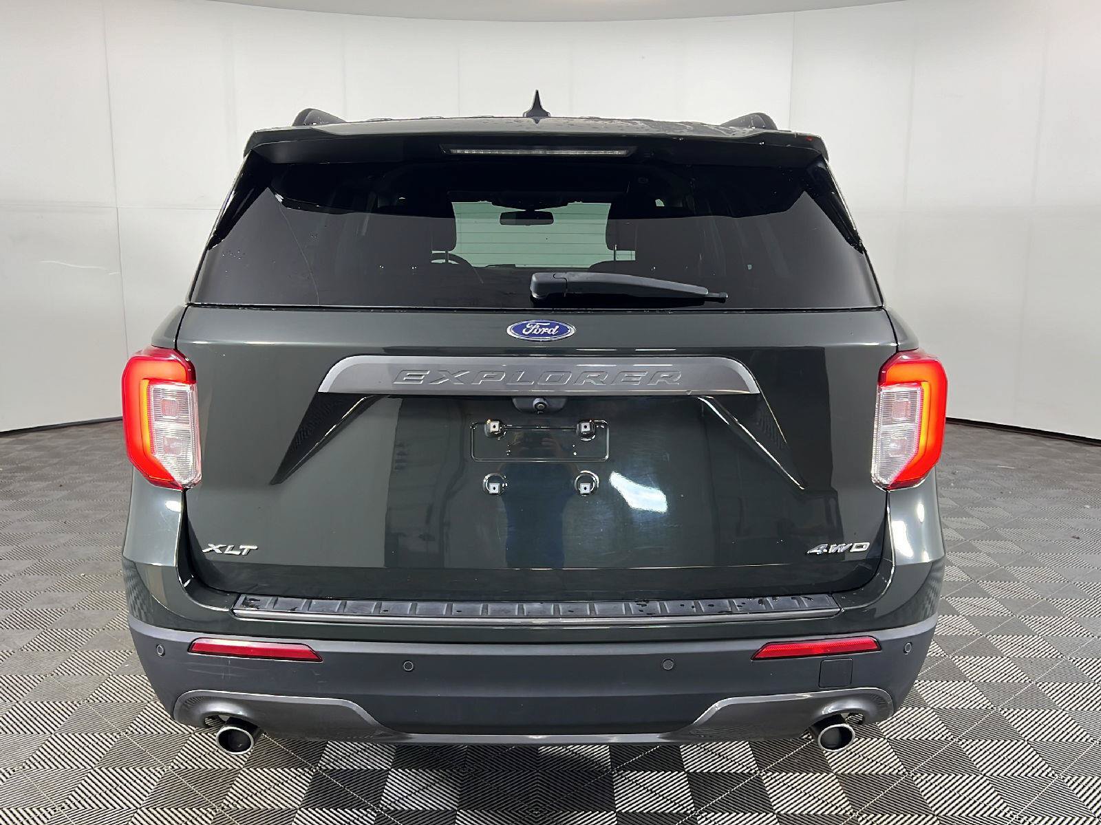 Used 2022 Ford Explorer XLT w/ Equipment Group 202A AWD/4WD image 6