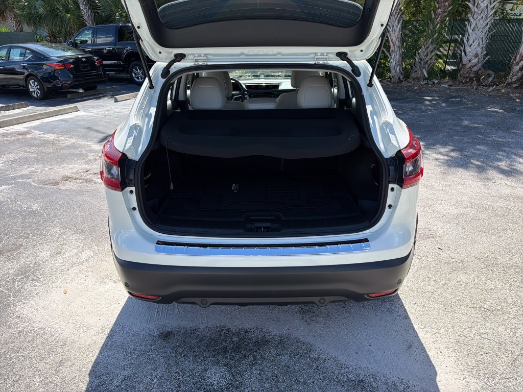 Used 2022 Nissan Rogue Sport SV w/ Technology Package FWD image 33