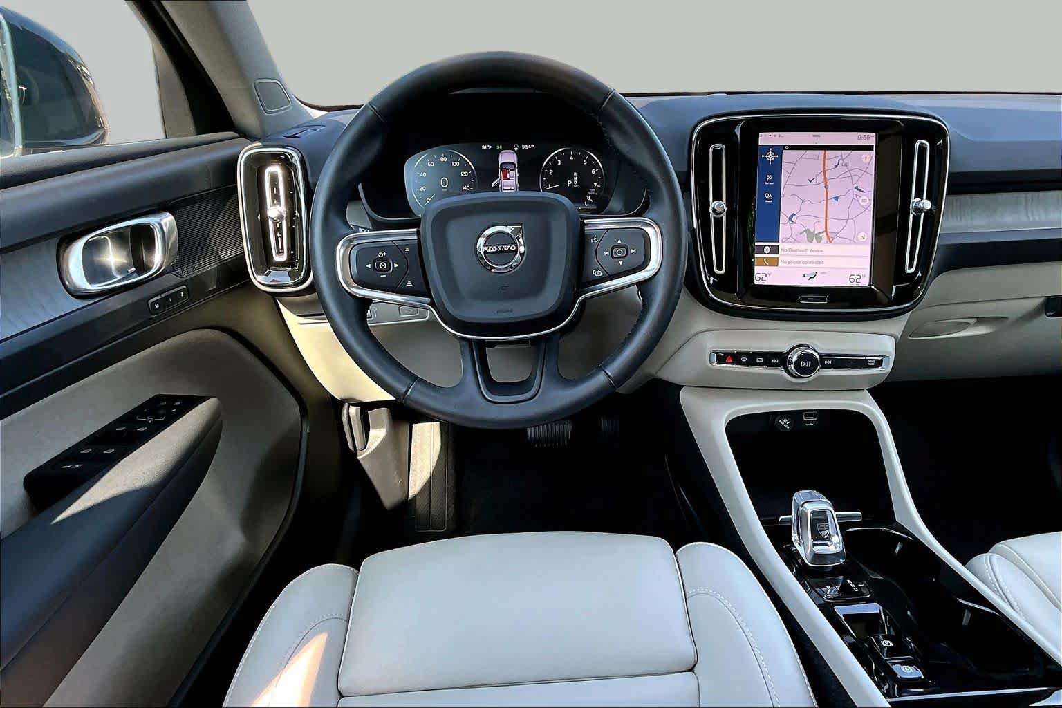 Used 2021 Volvo XC40 T4 Inscription w/ Protection Package FWD image 5