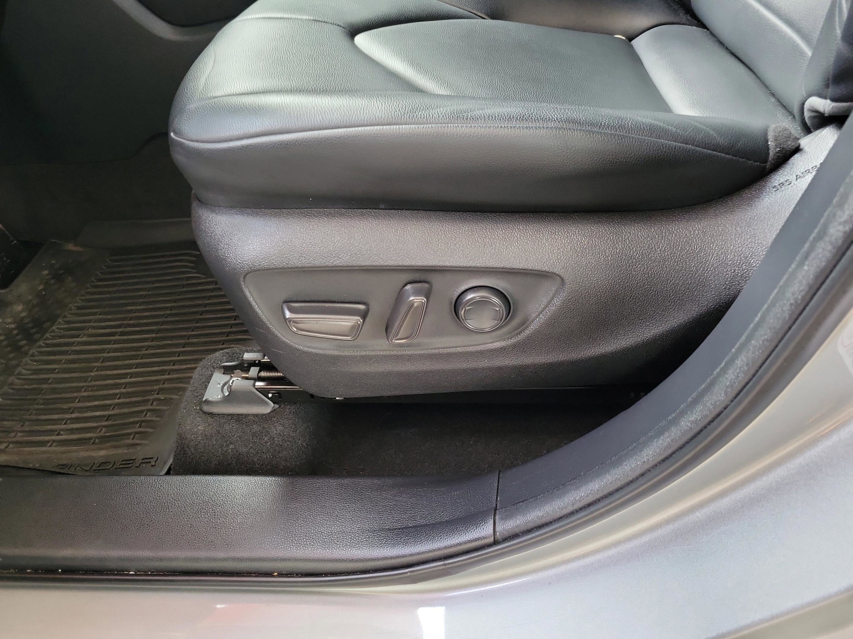 Used 2023 Toyota Highlander XLE image 10