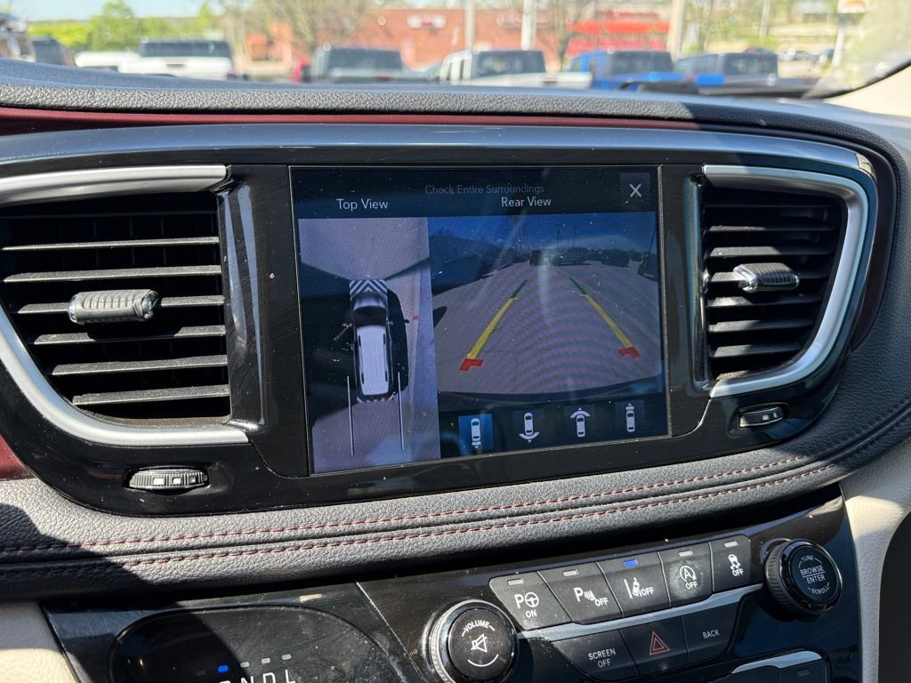 Used 2017 Chrysler Pacifica Limited image 19