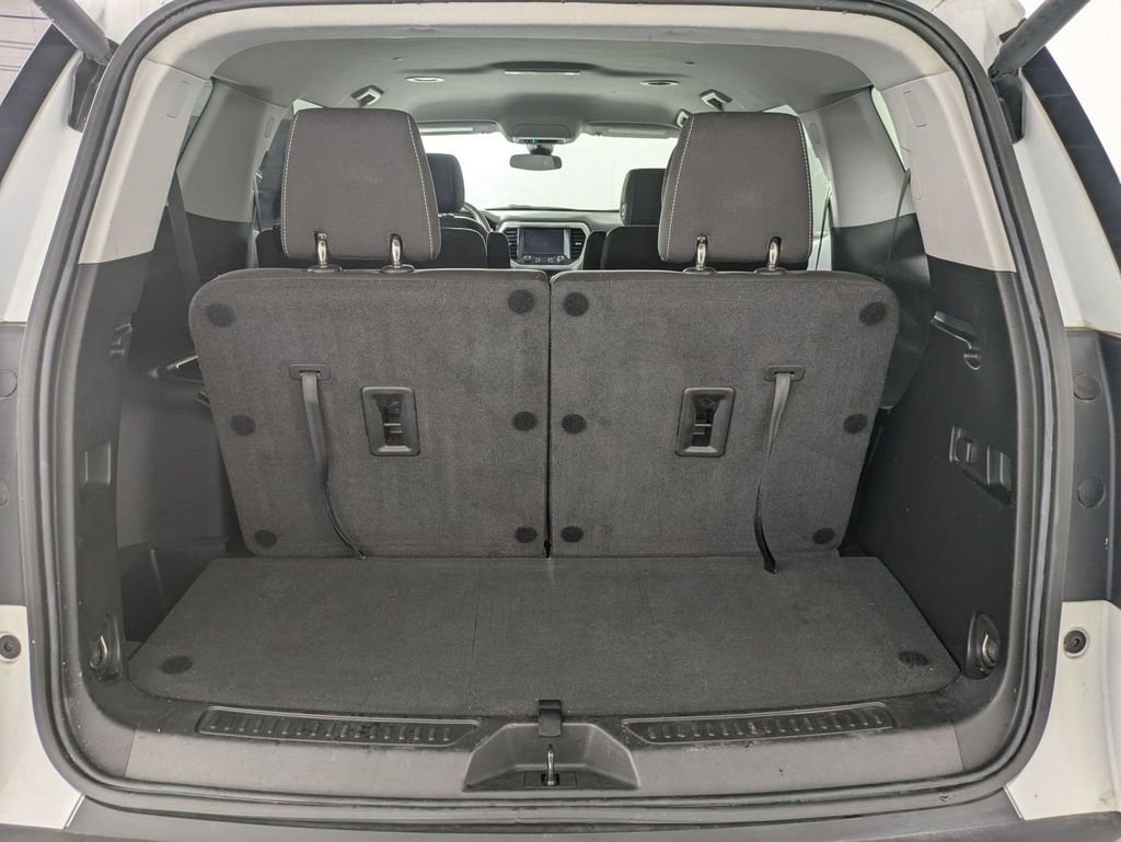 Used 2023 GMC Acadia SLE w/ Driver Convenience Package image 30