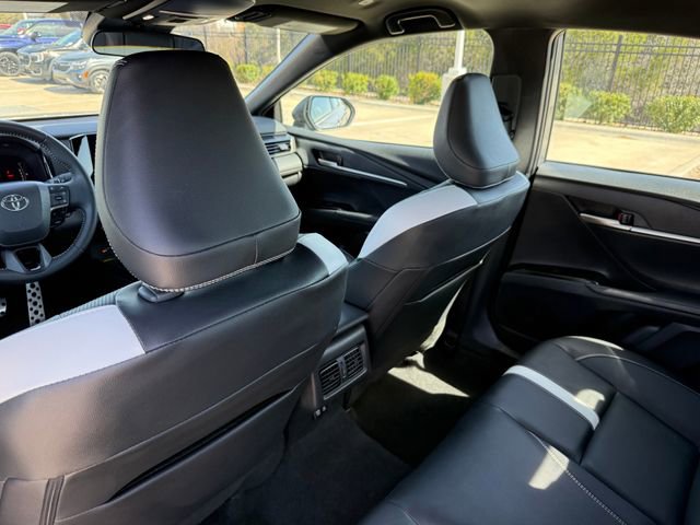 Used 2025 Toyota Camry SE image 27