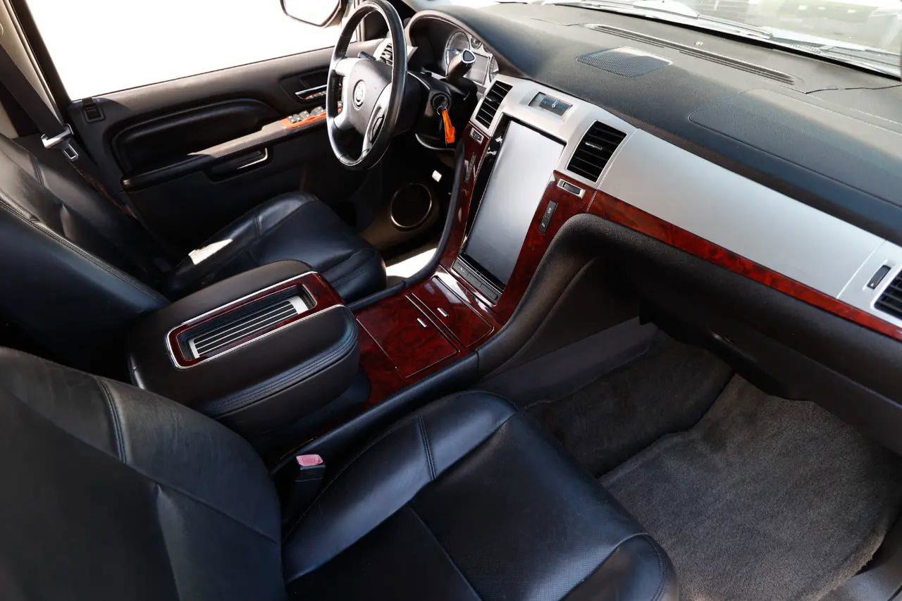 Used 2012 Cadillac Escalade ESV Luxury image 20