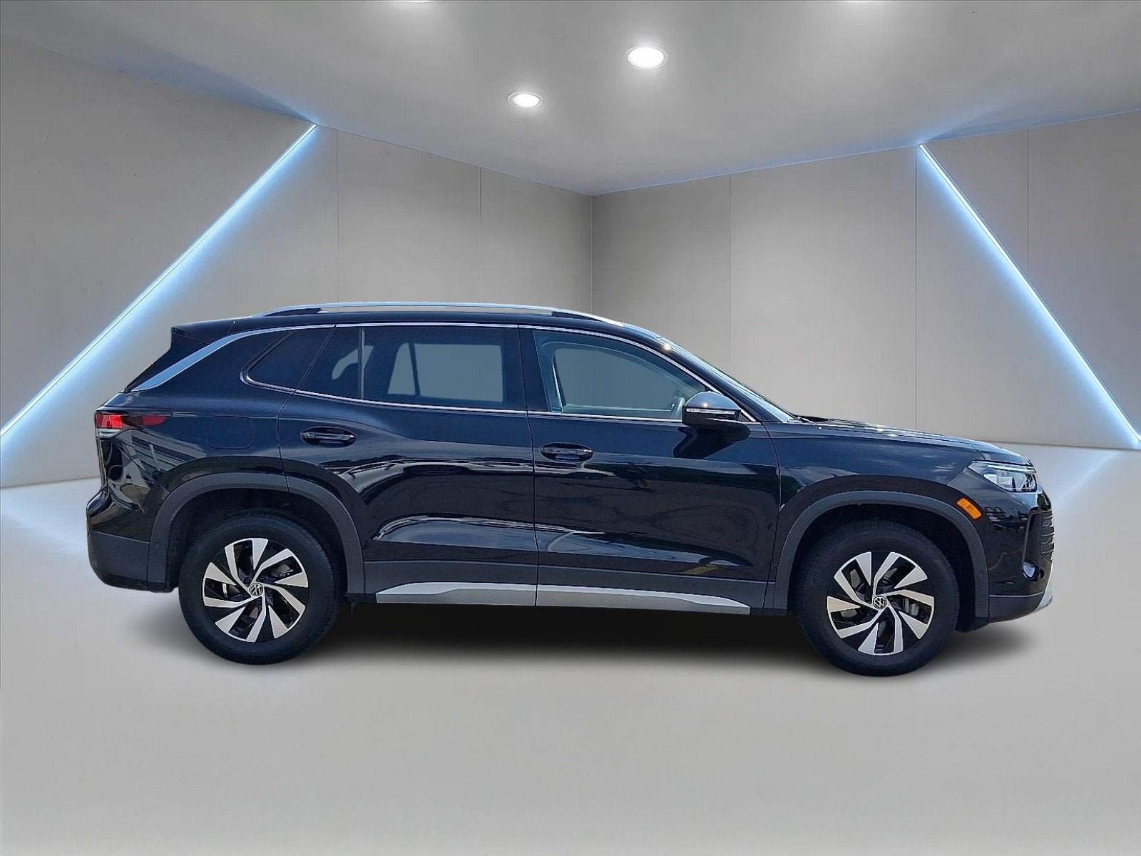 Used 2026 Volkswagen Tiguan S AWD/4WD image 4
