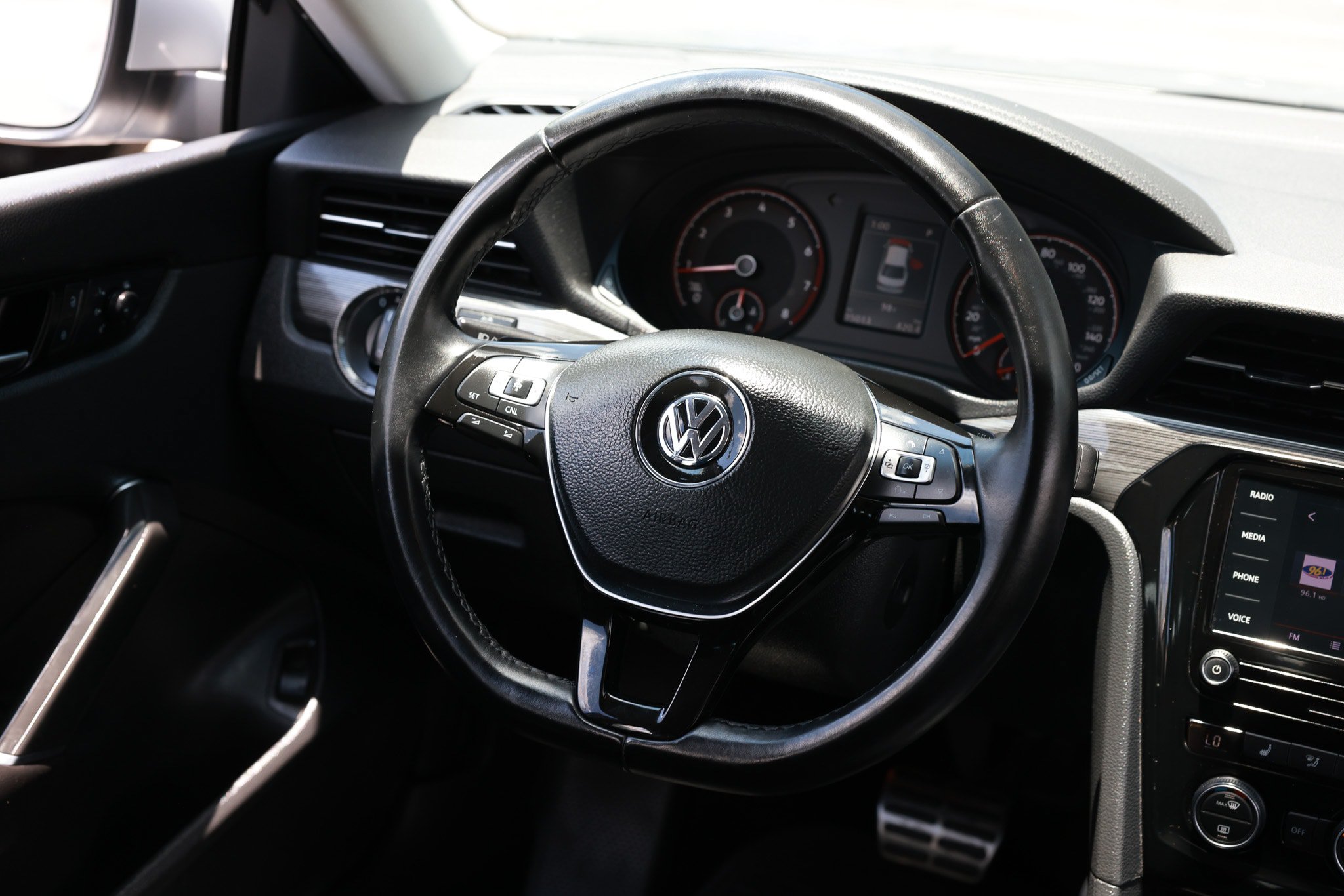 Used 2020 Volkswagen Passat 2.0T R-Line FWD image 32