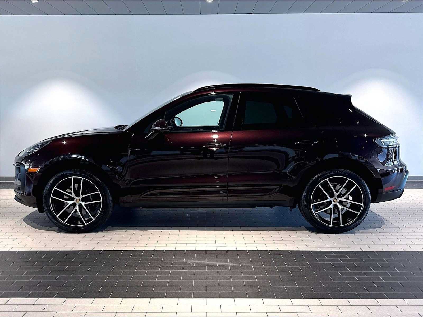 Used 2026 Porsche Macan AWD/4WD image 2