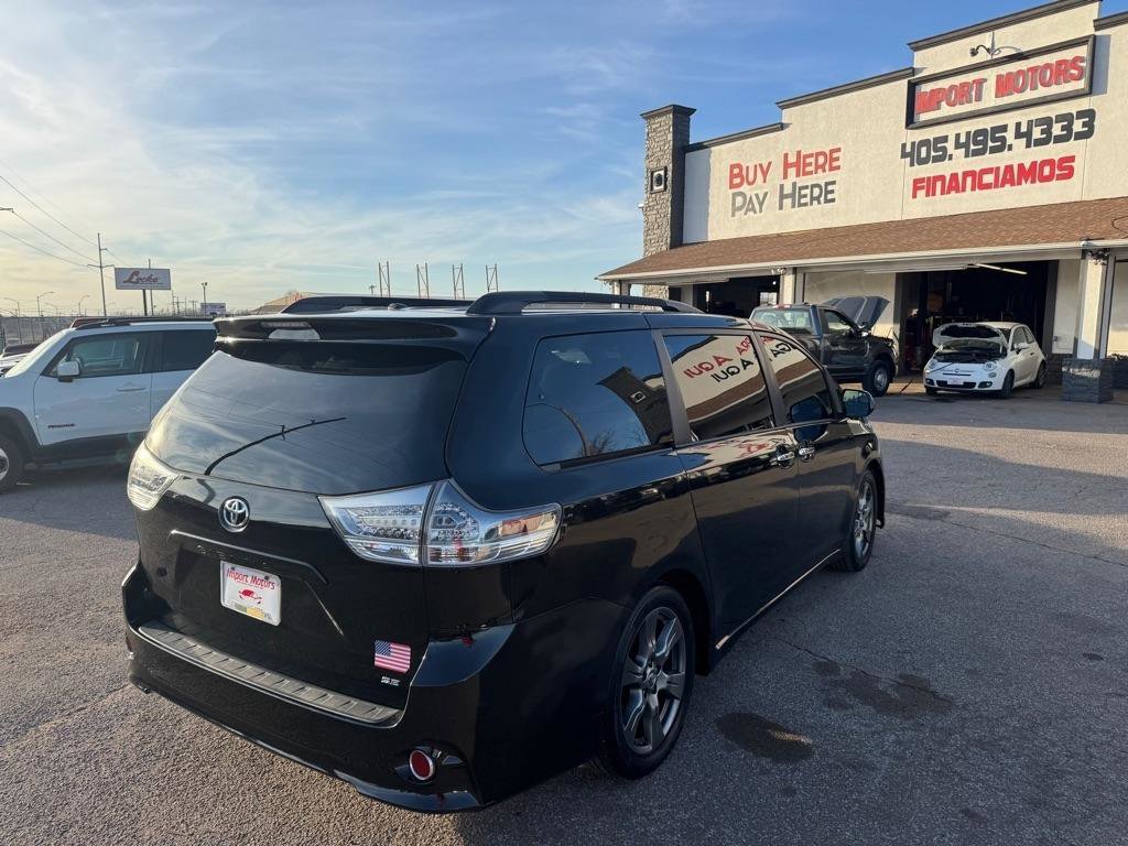 Used 2017 Toyota Sienna SE image 7